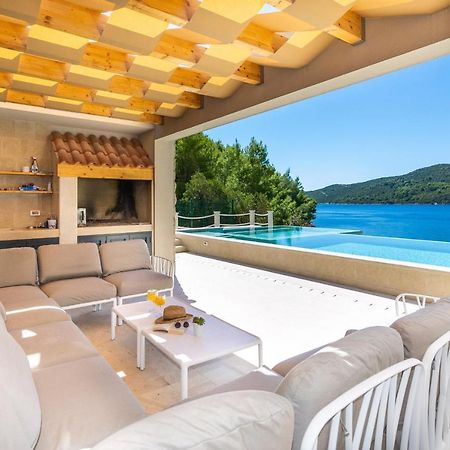 Beachfront Villa Brulupes In Secluded Bay Konstari Exterior photo