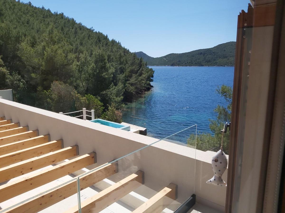 Beachfront Villa Brulupes In Secluded Bay Konstari Exterior photo